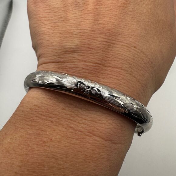 Vintage Carl Art Floral Etched Ladies Sterling Silver Bracelet Bangle - Picture 4 of 9